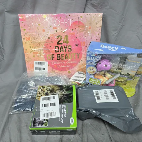 APPROXIMATELY 20 ASSORTED ITEMS TO INCLUDE SUNJET 150 FOUNTAIN PUMP, 24 DAYS OF BEAUTY CALENDAR, BLUEY TOY, ETC