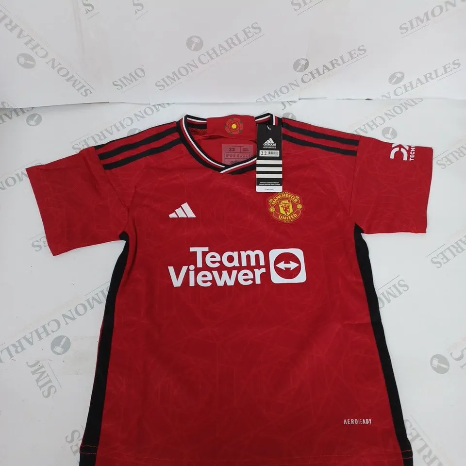 MANCHESTER UNITED FC HOME SHIRT AND SHORTS SIZE 22