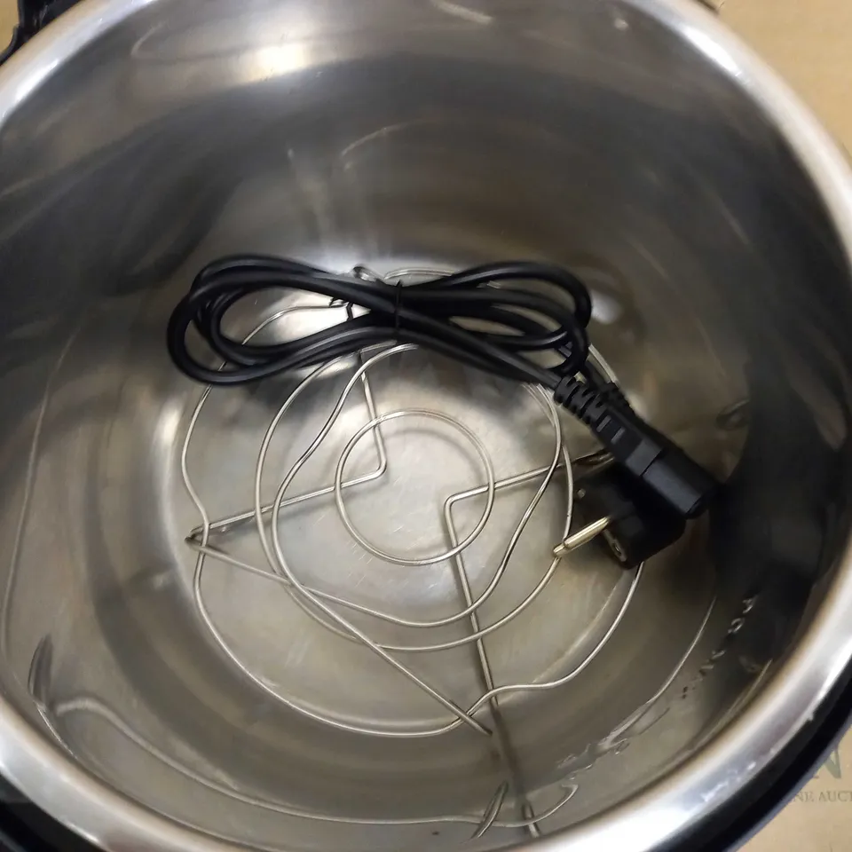 INSTANT POT DUO SMART PRESSURE COOKER