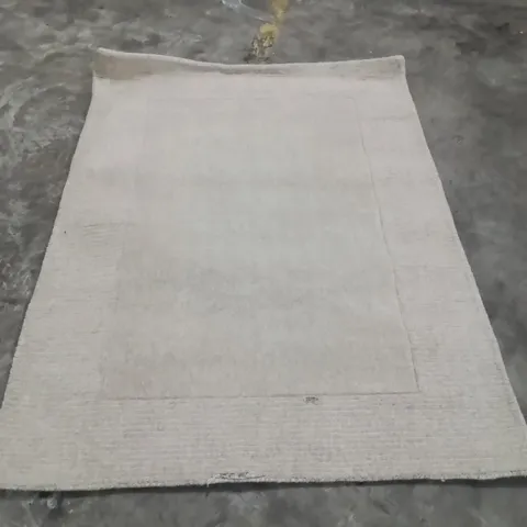 QUALITY DESIGNER AREA RUG - APPROXIMATELY 170X130