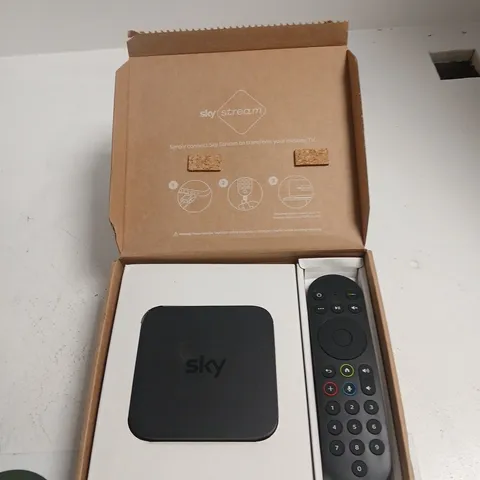 SKY STREAM STREAMING MEDIA PLAYER WITH REMOTE – BOXED