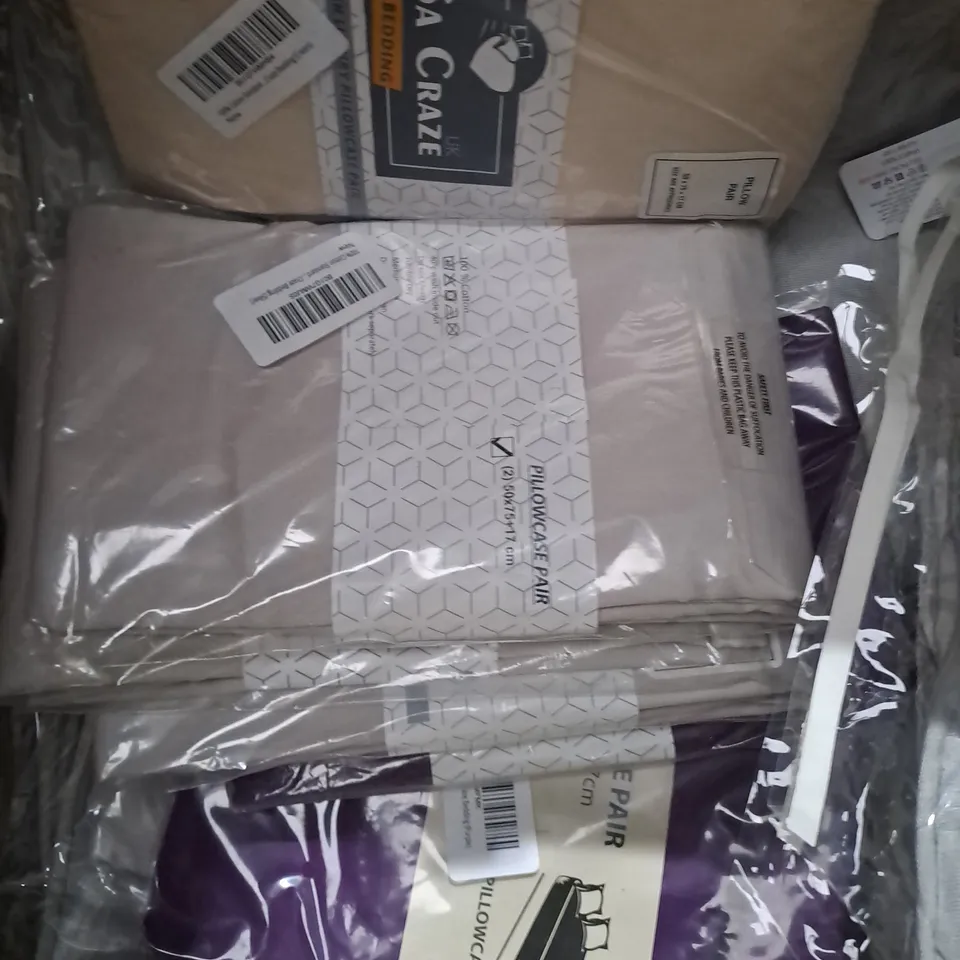 BOX OF APPROXIMATELY 12 ASSORTED BEDDING ITEMS