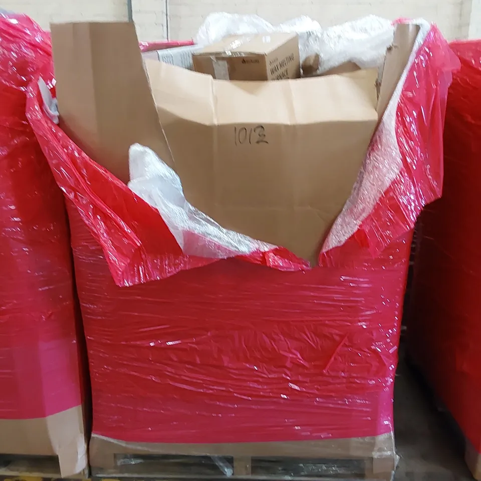 PALLET OF ASSORTED ITEMS INCLUDING: 1850W ELECTRIC STOVE, BEDDING, WAX MELTING FURNACE, PLAYPEN ECT