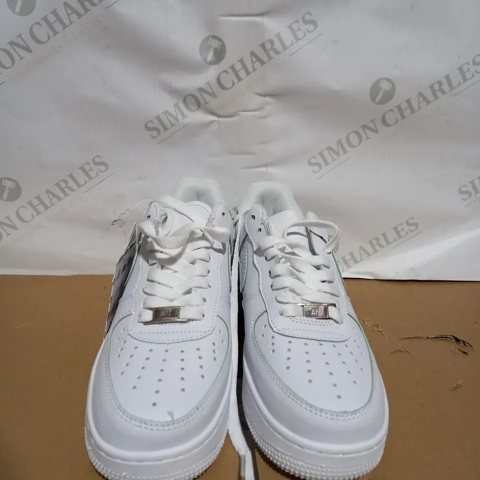 BOXED PAIR OF NIKE AIR FORCE 1 IN WHITE SIZE 6
