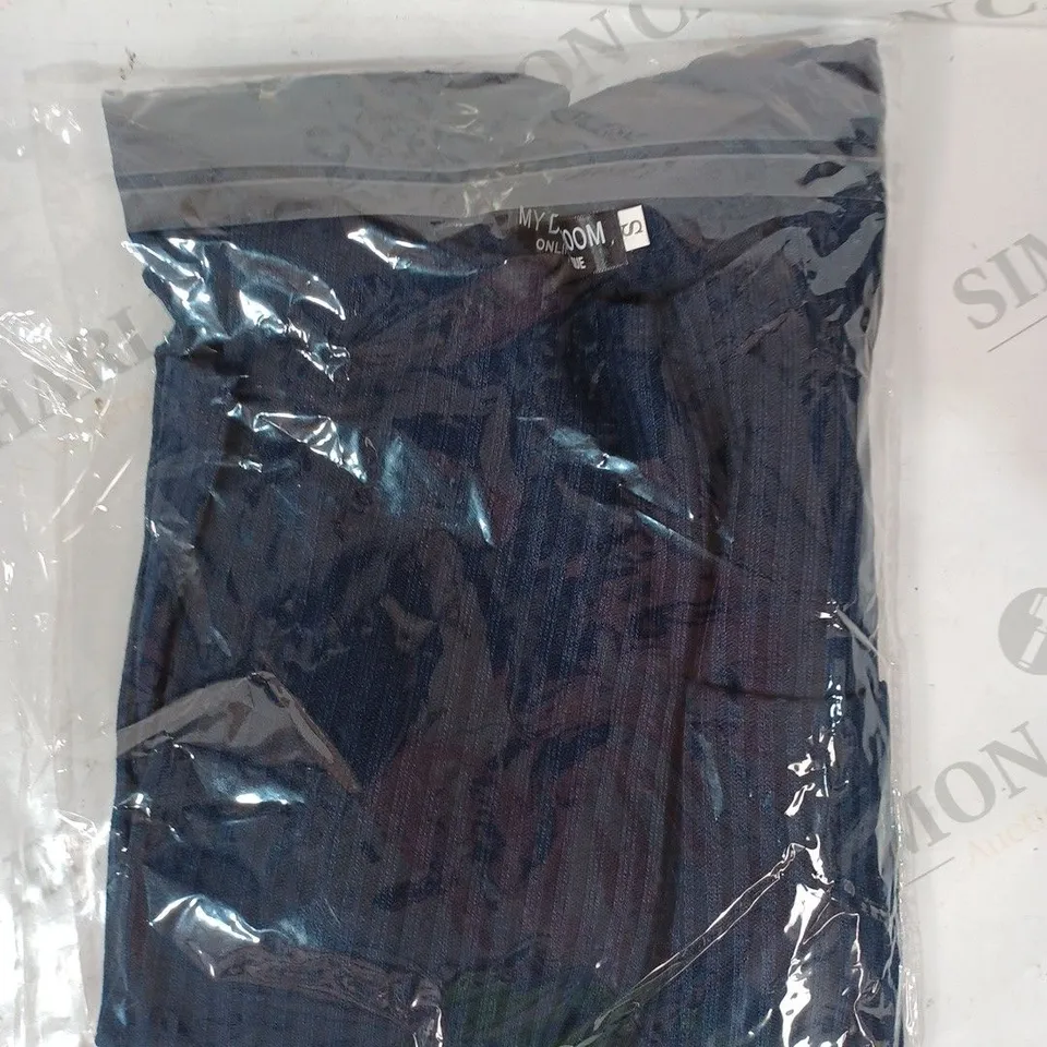 APPROXIMATELY 8 BRAND NEW MY DRESS ROOM TOPS IN NAVY SIZE S 