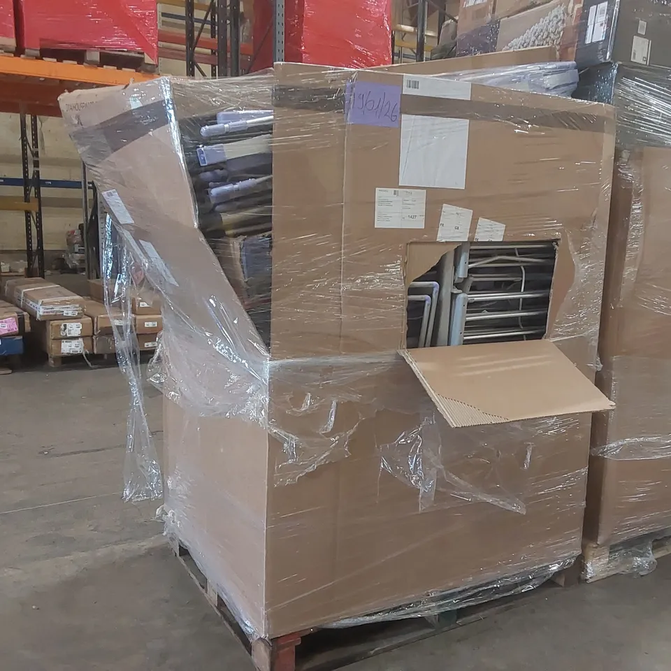 PALLET CONTAINING A VERY LARGE QUANTITY OF HEATED CLOTHES AIRERS