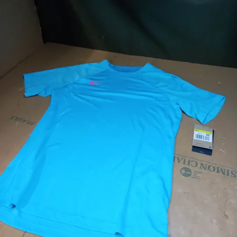 NIKE LIGHT BLUE SLIM FIT TRAINING TOP SIZE S