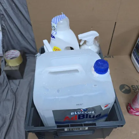 TOTE OF APPROXIMATELY 5 ASSORTED LIQUID ITEMS TO INCLUDE: DOMESTOS POWER FRESH 
