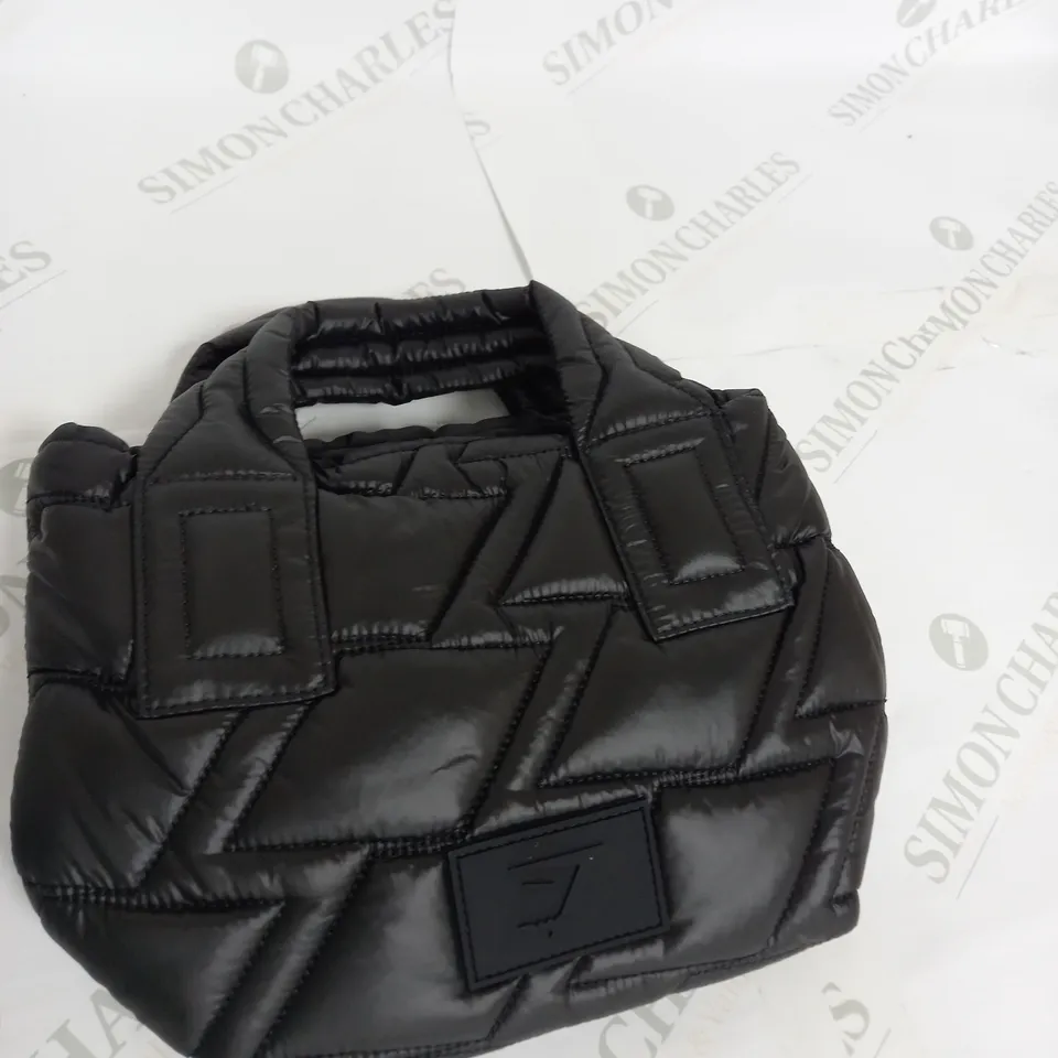 GYMSHARK PADDED HANDBAG