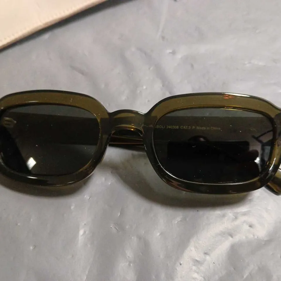 BOXED PAIR OF MELLER GLASSES WITH CLEAR FRAMES