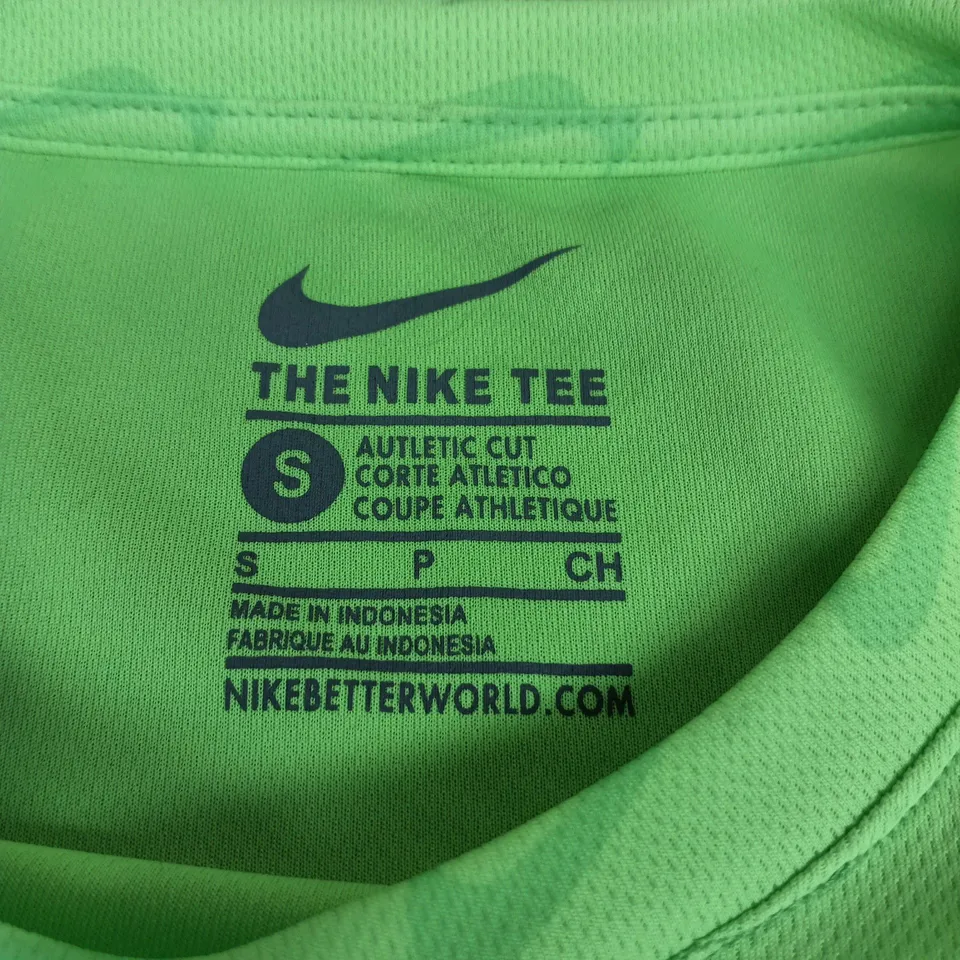 NIKE LIME GREEN THE NIKE TEE T‑SHIRT – SIZE S