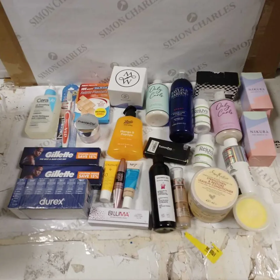 LOT OF APPROXIMATELY 20 HEALTH AND BEAUTY ITEMS TO INCLUDE CERAVE SA SMOOTHING CLEANSER, BOOTS MANGO AND PAPAYA HAND WASH, AND NIKURA PURE ESSENTIAL OIL ETC. 