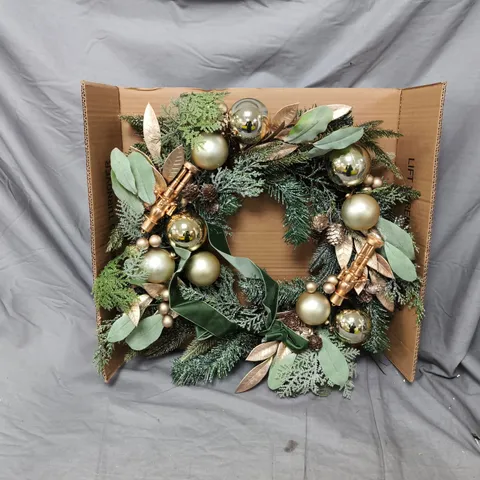 FESTIVE NUTCRACKER WREATH - GREEN/GOLD COLOUR