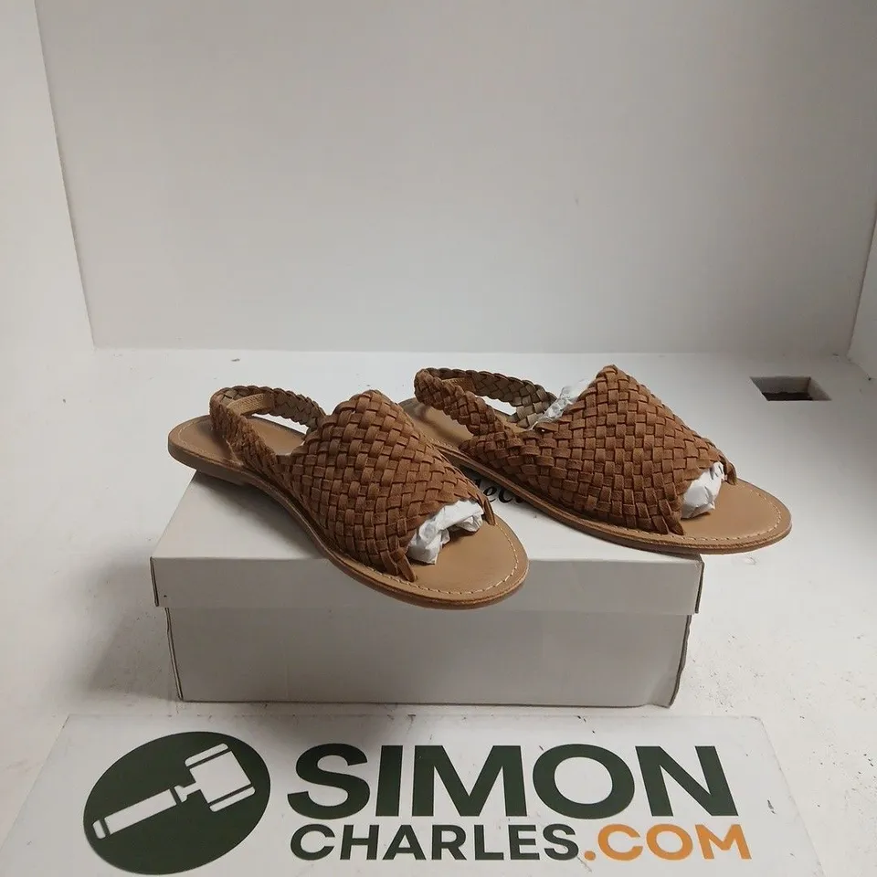 BOXED LEATHER COLLECTION TAN SUEDE LEATHER SANDAL SIZE 7 