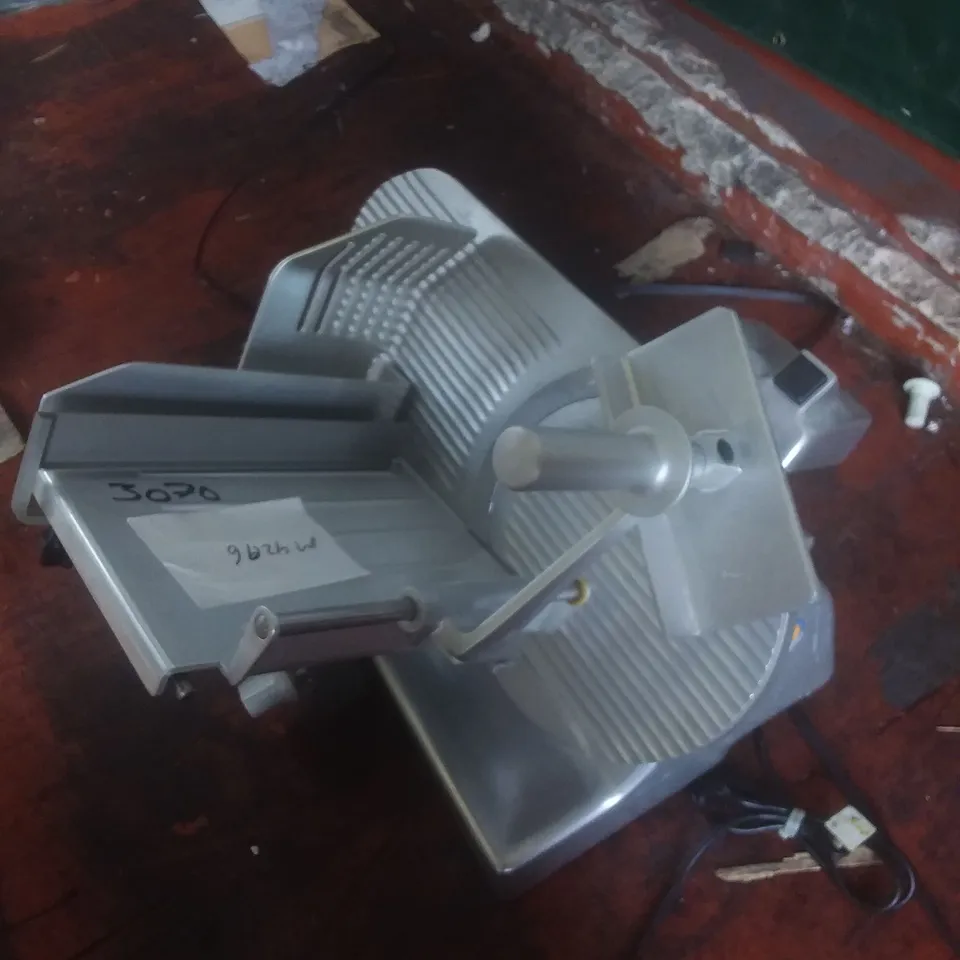 METAL FOOD CUTTER