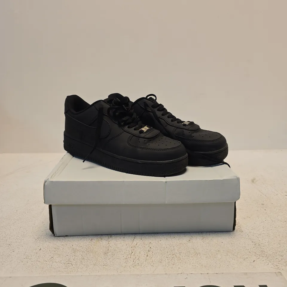 NIKE AIR FORCE 1 '07 BLACK – UK 7