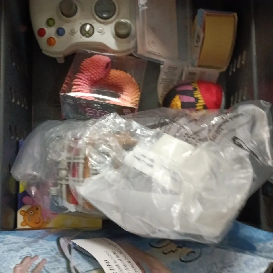 APPROXIMATELY 10 ASSORTED TOYS & GAMES PRODUCTS TO INCLUDE XBOX CONTROLLER, SNAKE TOY, STATIONARY SET ETC 