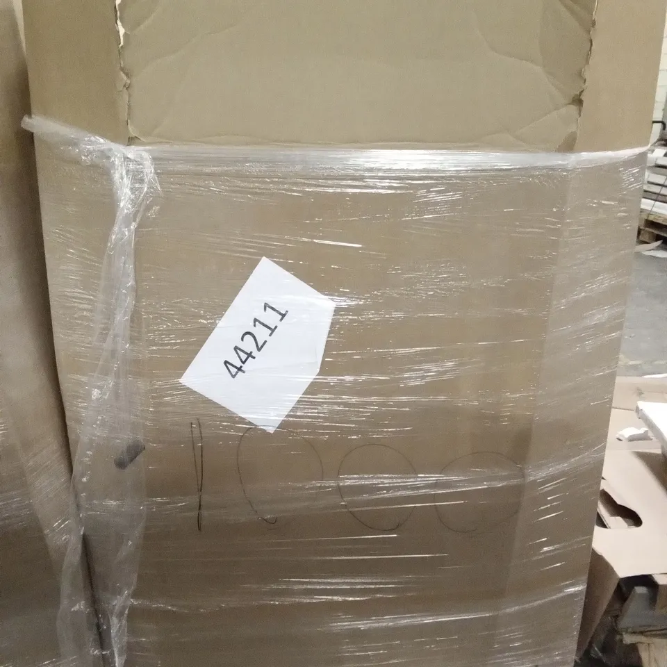 PALLET OF ASSORTED ITEMS INCLUDING ANGELSHIELD TOILET SEAT, ZEBRA BLINDS, CRAFT WOK, WHITAKER STABLE RUG, REEBOK TRAINING MAT, BENKSTEIN TOILET SEAT