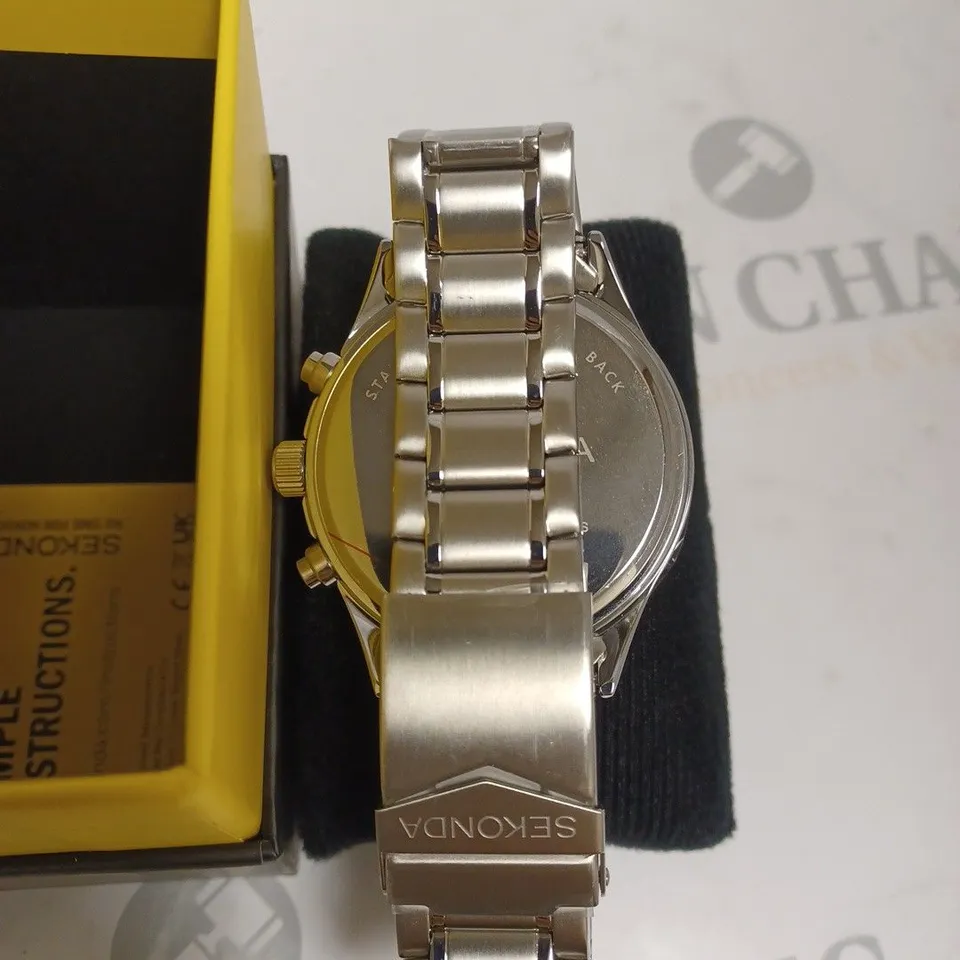 BOXED SEKONDA SILVER STEEL WATCH WITH RED DETAIL