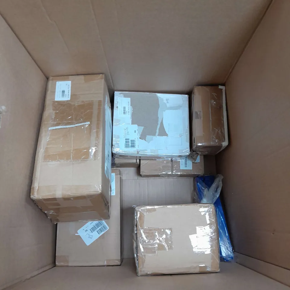 APPROXIMATELY 10 HOUSEHOLD ITEMS TO INCLUDE VANITY CASE, GREETING CARD KIT AND FESTIVE LIGHTING