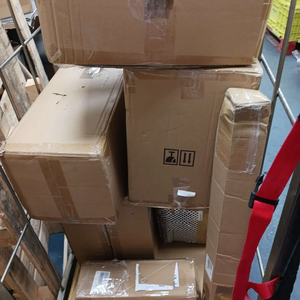 CAGE OF APPROXIMATELY 10 HOUSEHOLD ITEMS TO INCLUDE SOLAR LAMPS, LED SUNFLOWERS AND COZEE HOME DUVET SET ETC - COLLECTION ONLY