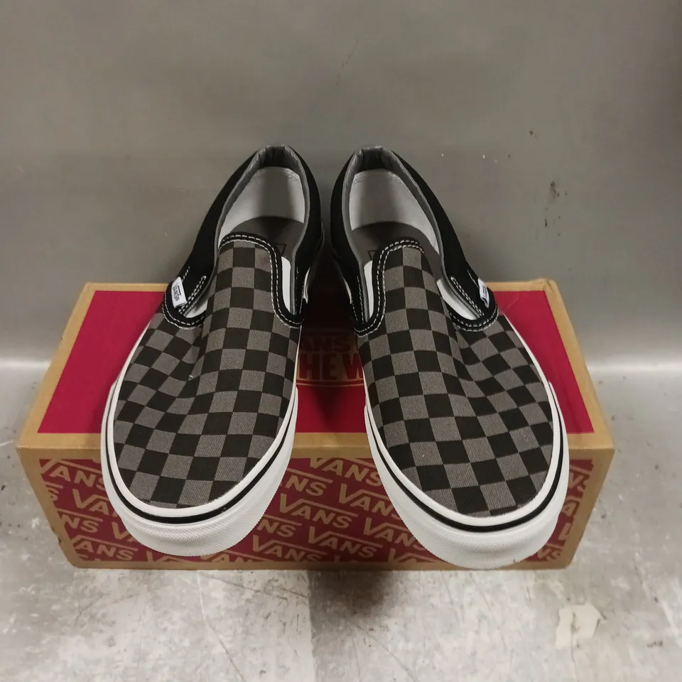 BOXED PAIR OF VANS CLASSIC SLIP ON SHOES - 6