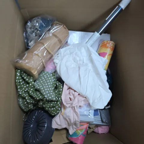 LARGE BOX OF APPROX 12 ASSORTED HOUSEHOLD ITEMS