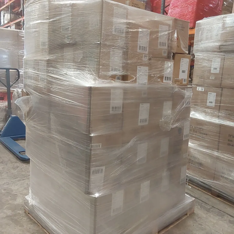 PALLET CONTAINING A VERY LARGE QUANTITY OF BRAND NEW ASSORTED ITEMS INCLUDING: TROPHY PLANTER ORNAMENTS, SCENTED CANDLES, TYPO DESK CLOCKS
