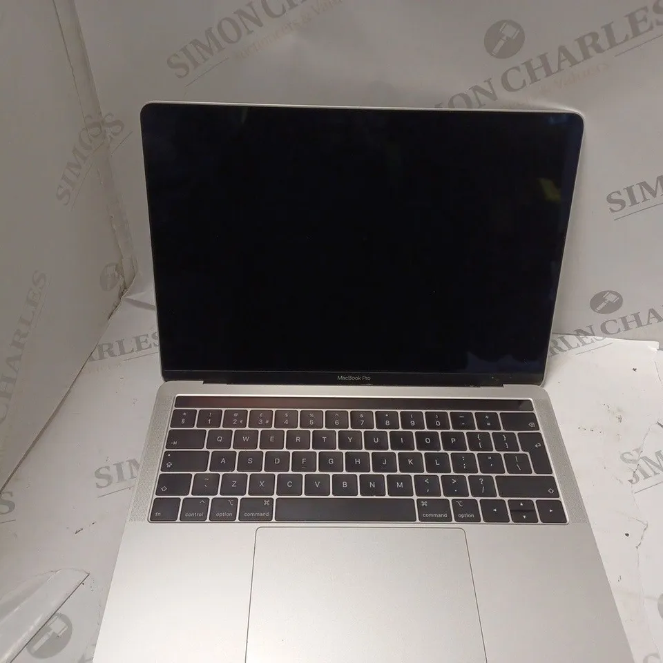 APPLE MACBOOK PRO - A1989