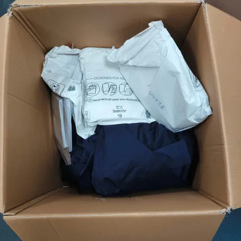 BOX OF APPROXIMATELY 20 ASSORTED ITEMS TO INCLUDE: COZEE HOME FLEECE KING SIZE