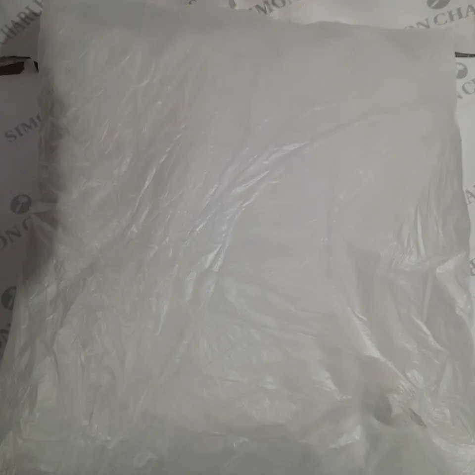 WHITE LUXURY PILLOW 