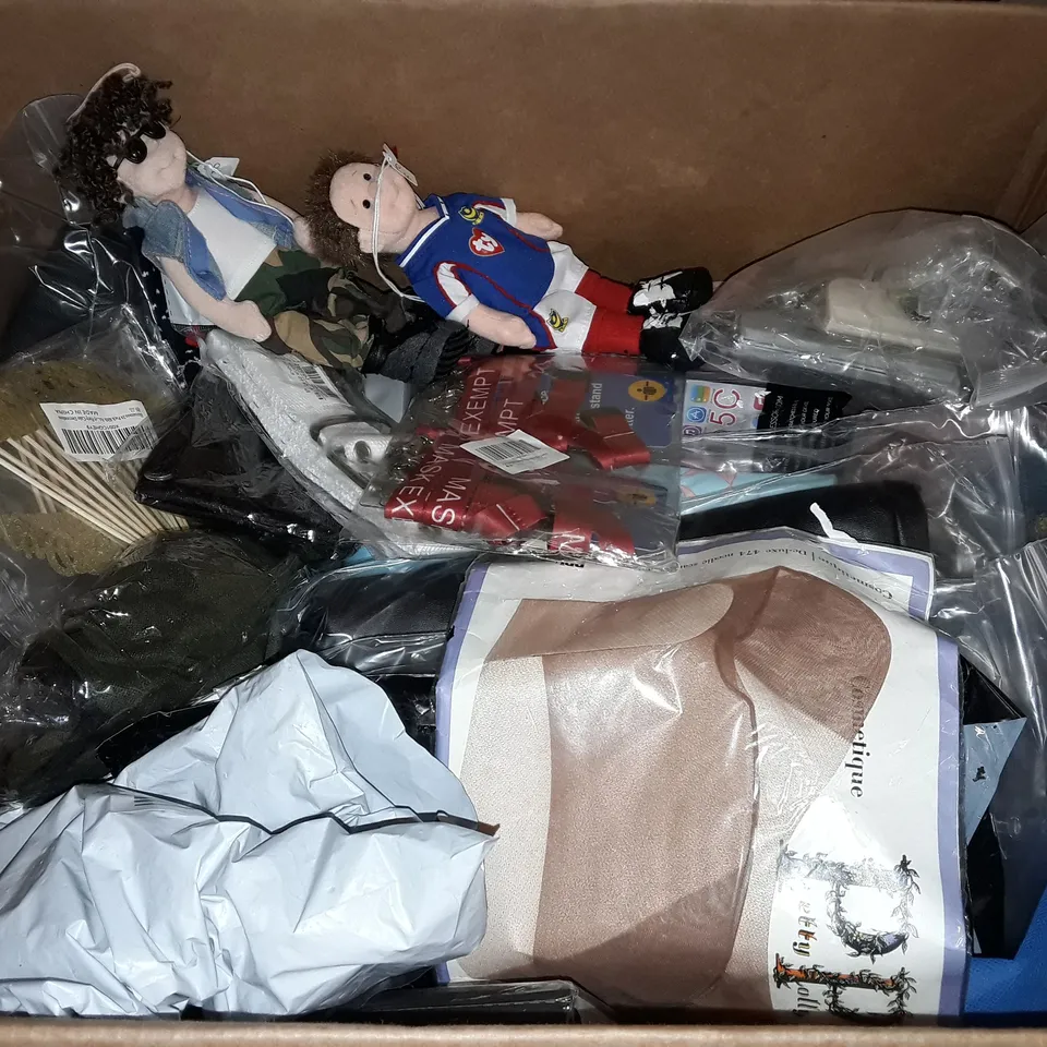 LOT OF ASSORTED HOUSEHOLD ITEMS TO INCLUDE PLANT WARMING JACKETS, VANITY MIRROR LIGHTS AND LIGHT UP TREE DECORATIONS