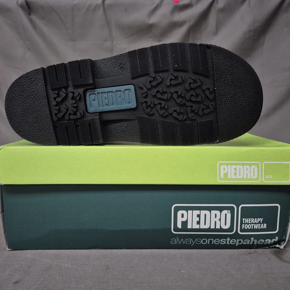 BOXED PAIR OF PIEDRO THERAPY FOOTWEAR SHOES IN BLACK EU SIZE 39