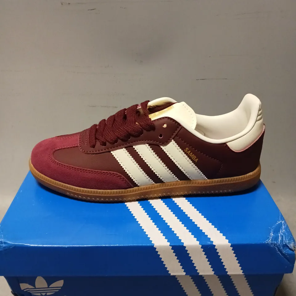 BOXED PAIR OF ADIDAS UNISEX SAMBA ORIGINALS, MAROON - UK SIZE 6.5