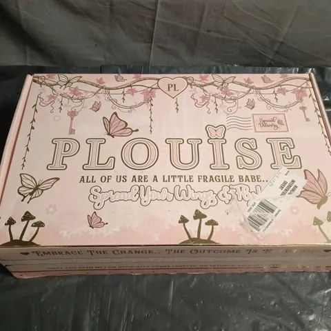 P LOUISE MAKE-UP BOX