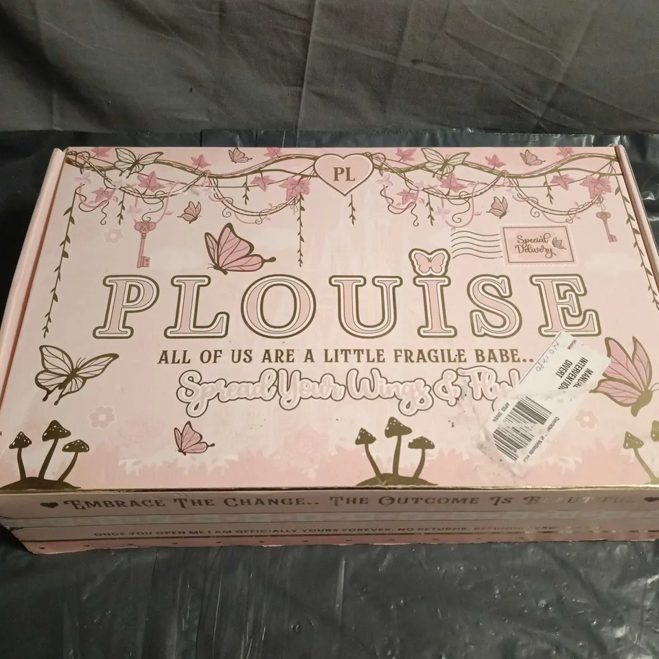 P LOUISE MAKE-UP BOX