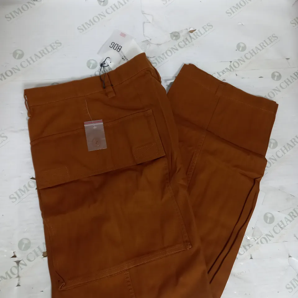 BDG TROUSERS IN BRONZE SIZE 32W