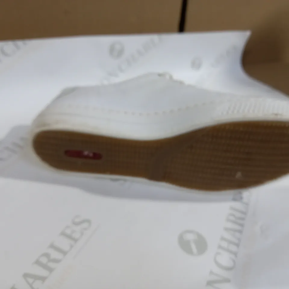 RIEKER WHITE SHOES SIZE 6