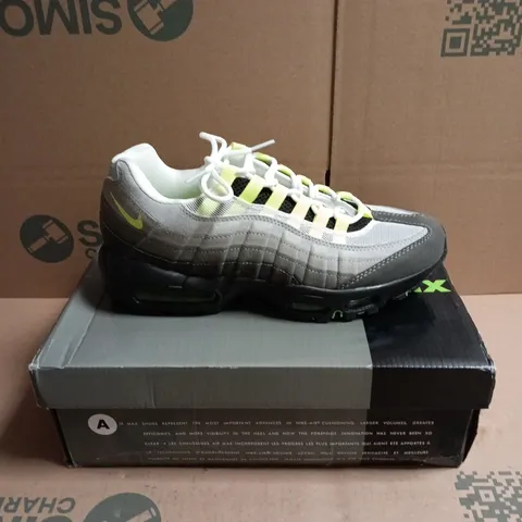 BOXED PAIR OF NIKE AIR MAX 95 TRAINERS - 8.5