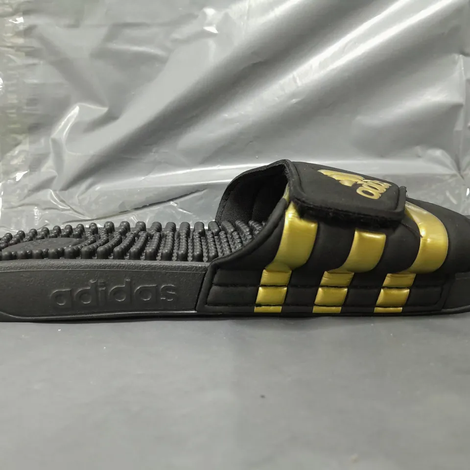 PAIR OF ADIDAS ADISSAGE SLIDERS IN BLACK/GOLD UK SIZE 9