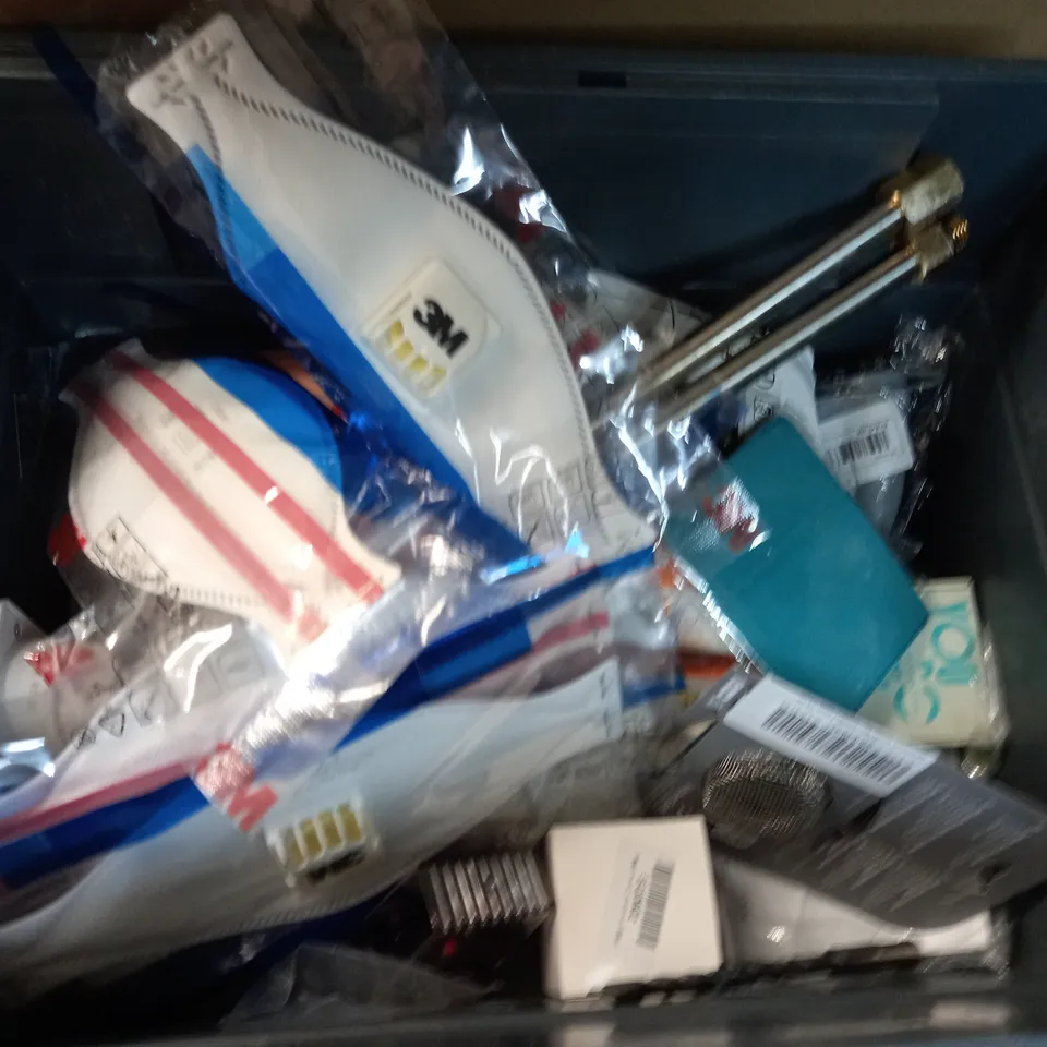 LOT OF APPROXIMATEY 18 ITEMS TO INCLUDE CRIMPIT CRIMPER FOR WRAPS, SAXTON 50MM IMPACT DRIVER BITS, BOSSTU-80 TUNER & METRONOME, ETC