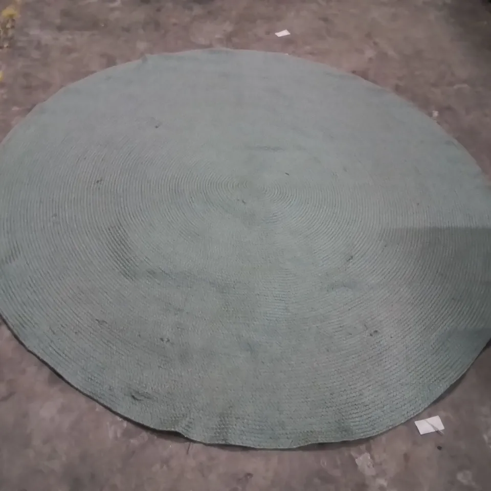 QUALITY DESIGNER AREA RUG - APPROXIMATELY 200X200