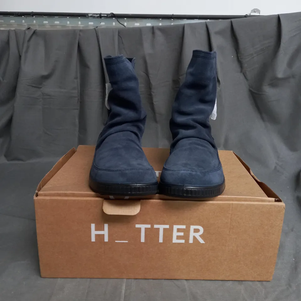 BOXED PAIR OF HOTTER NAVY BLUE SUEDE BOOTS SIZE 7