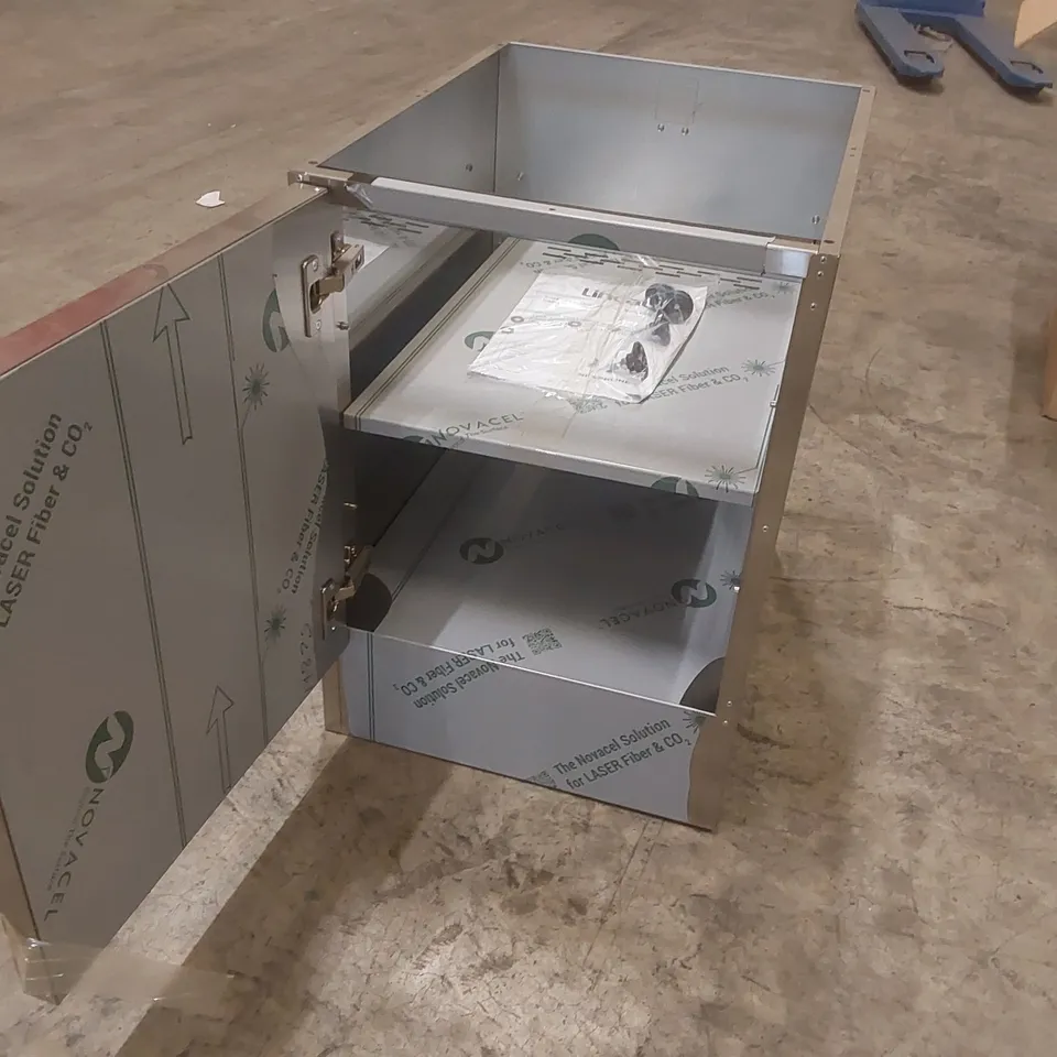 BOXED LINCAT SILVER LINK 600 HEATED AND AMBIENT PEDESTAL