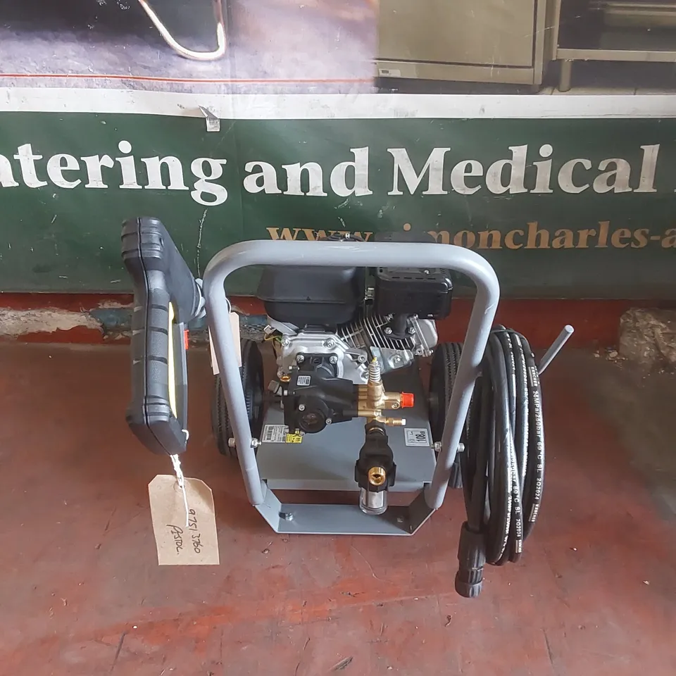 BRAND NEW KÄRCHER HD 6/15 G CLASSIC S/N 015543 PETROL PRESSURE WASHER