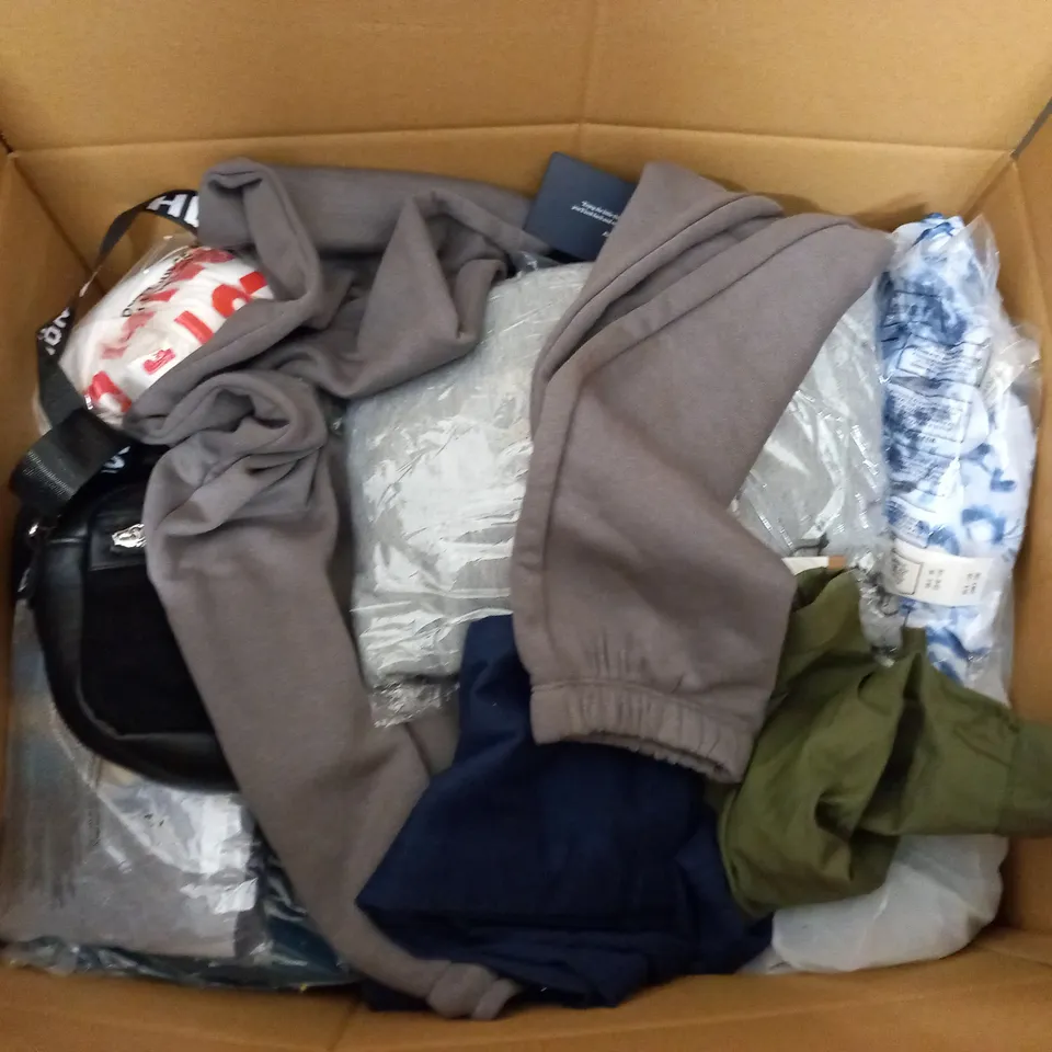 BOX OF APPROX 40 ASSORTED CLOTHING ITEMS TO INCLUDE - WEST ACE - SPOKE - COLLUSION ECT 