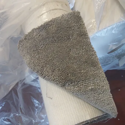 ROLL OF QUALITY EUPHORIA VELVET CARPET - APPROXIMATELY 1.4 x 4m