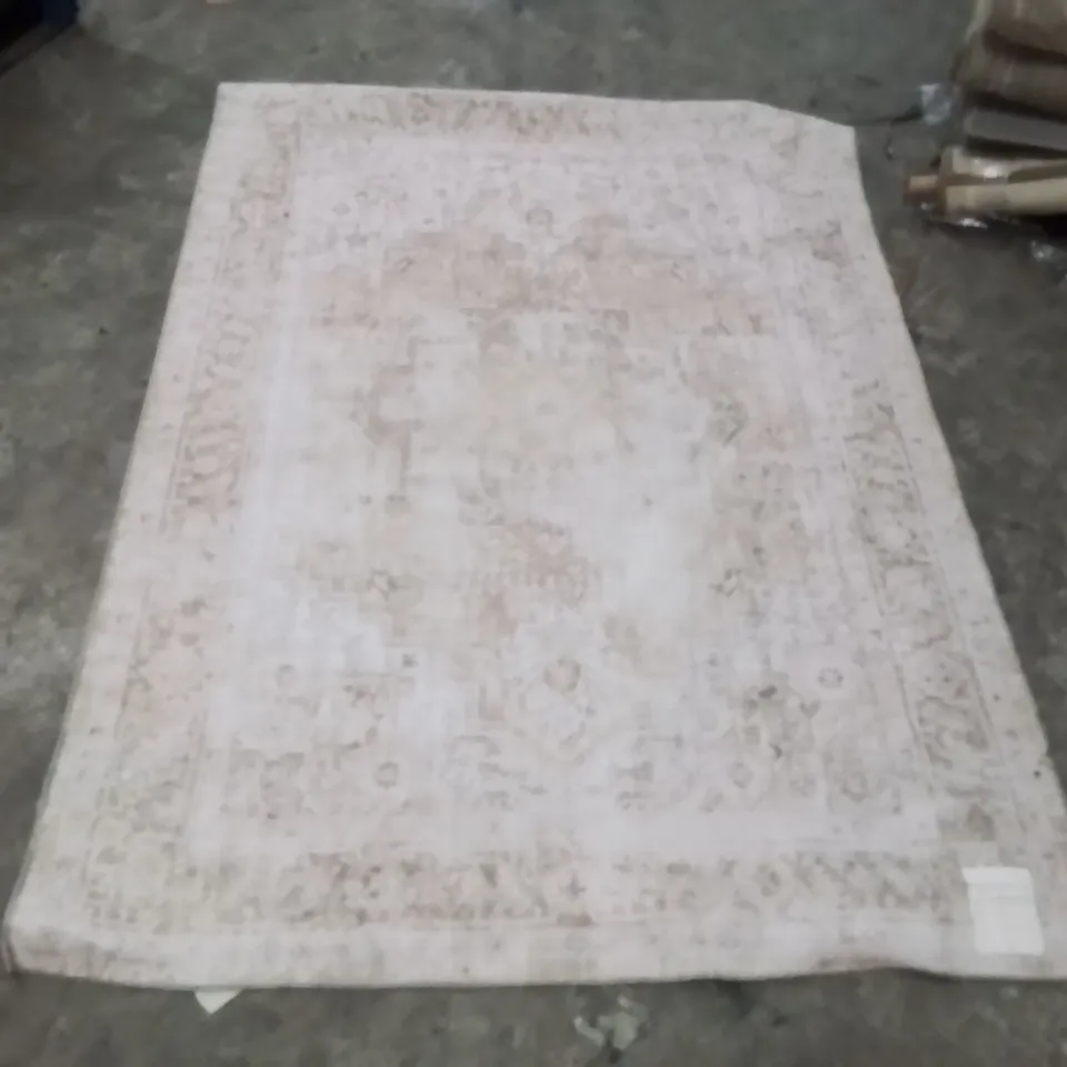 QUALITY DESIGNER AREA RUG - APPROXIMATELY 224X160