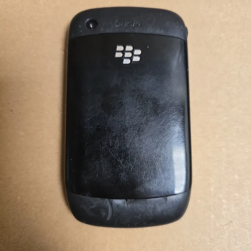 BLACKBERRY 8520 SMARTPHONE 