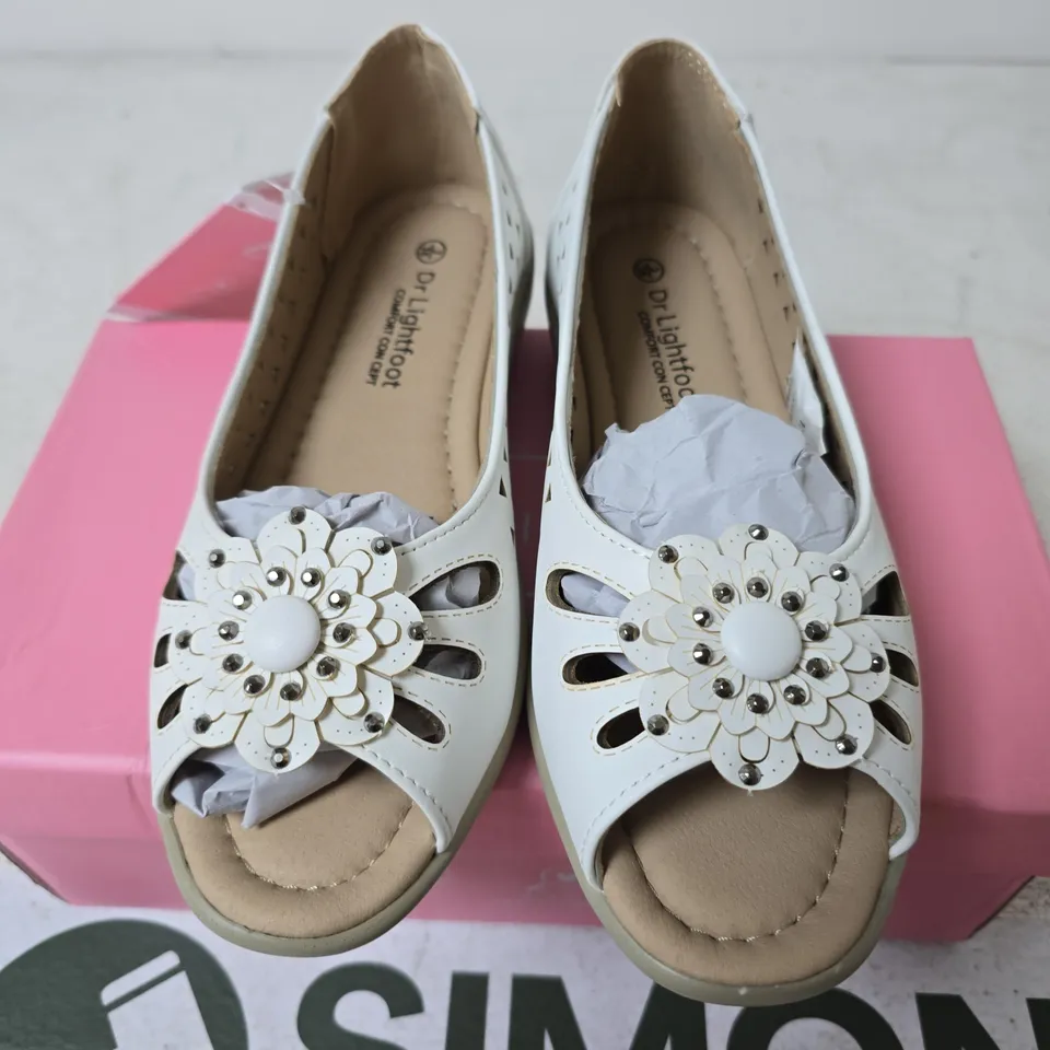 BOXED DR LIGHTFOOT VIVIENNE SHOES, WHITE - SIZE 3